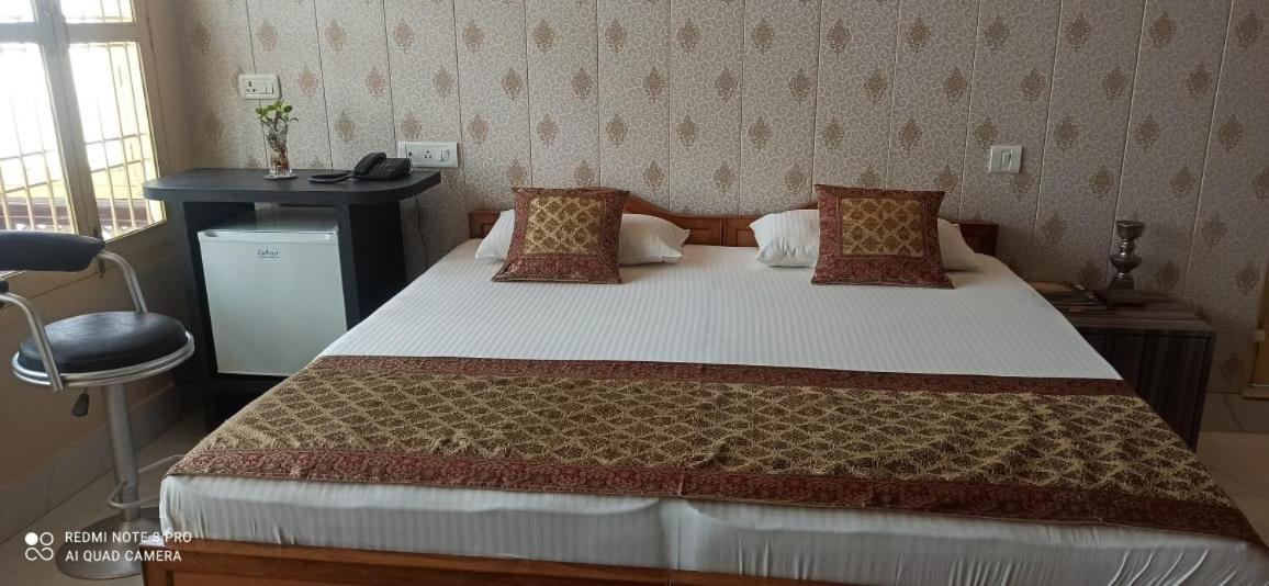 Shiva Ganges View Guest House Varanasi Bagian luar foto