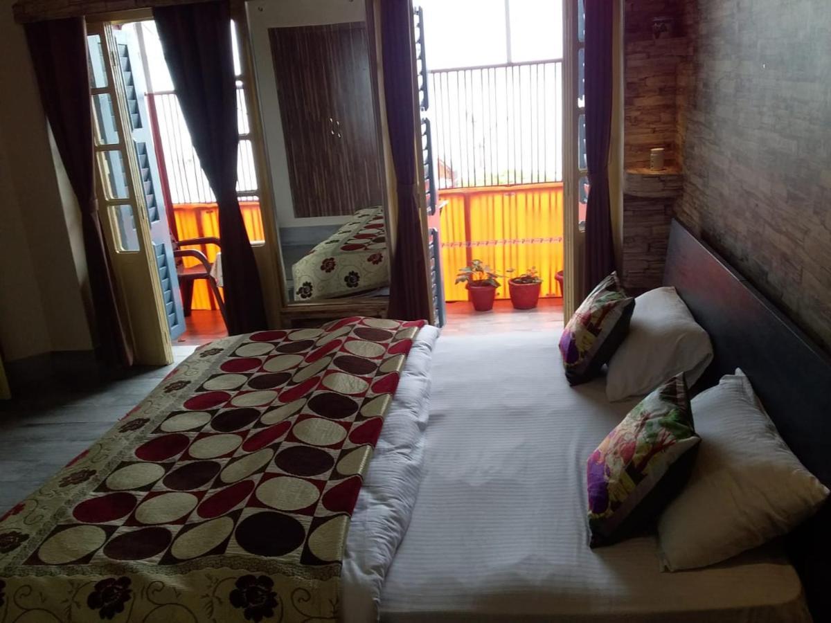 Shiva Ganges View Guest House Varanasi Bagian luar foto