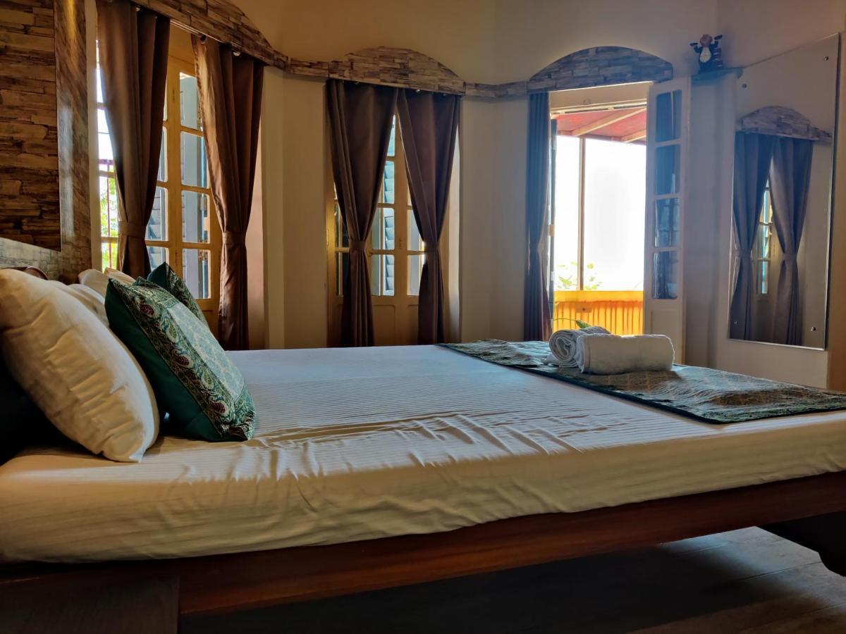 Shiva Ganges View Guest House Varanasi Bagian luar foto