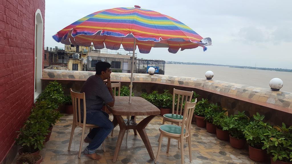 Shiva Ganges View Guest House Varanasi Bagian luar foto