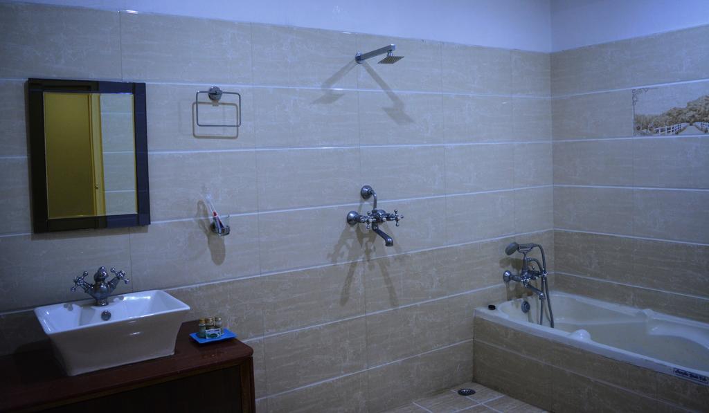 Shiva Ganges View Guest House Varanasi Bagian luar foto