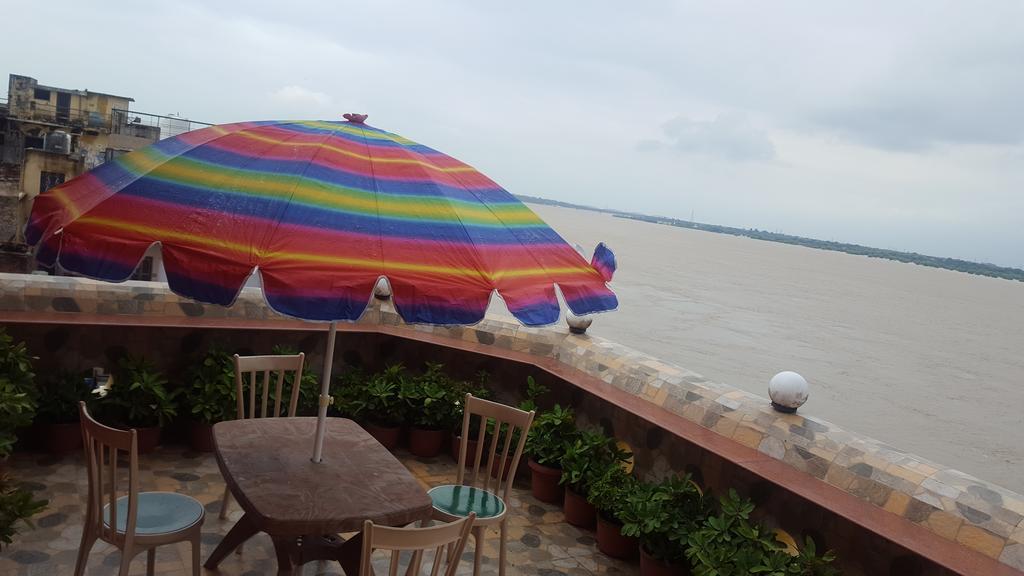 Shiva Ganges View Guest House Varanasi Bagian luar foto