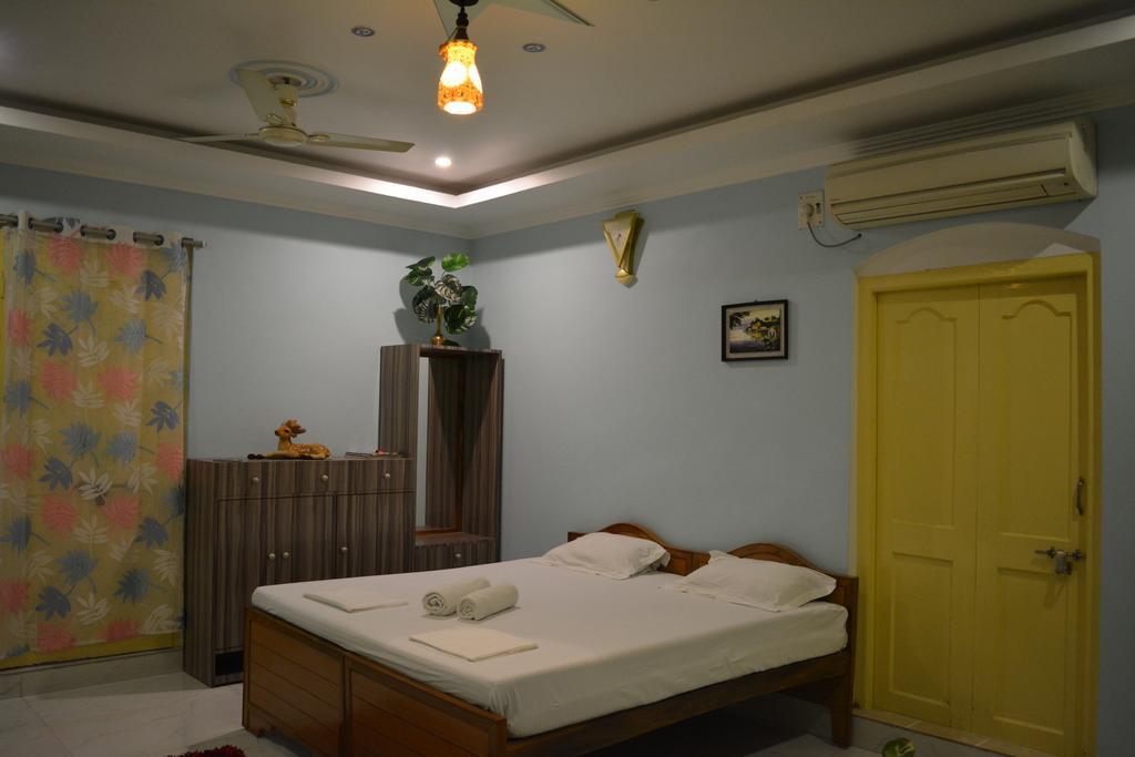 Shiva Ganges View Guest House Varanasi Bagian luar foto