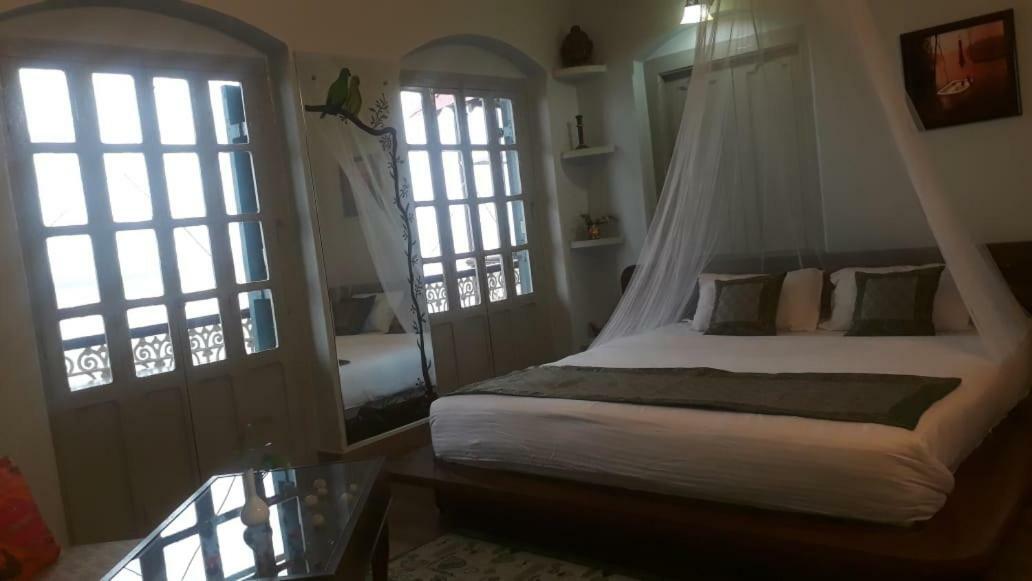 Shiva Ganges View Guest House Varanasi Bagian luar foto
