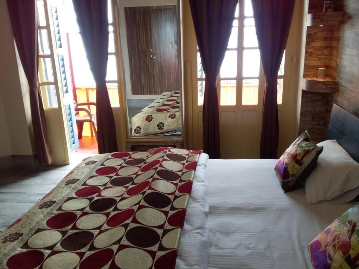 Shiva Ganges View Guest House Varanasi Bagian luar foto