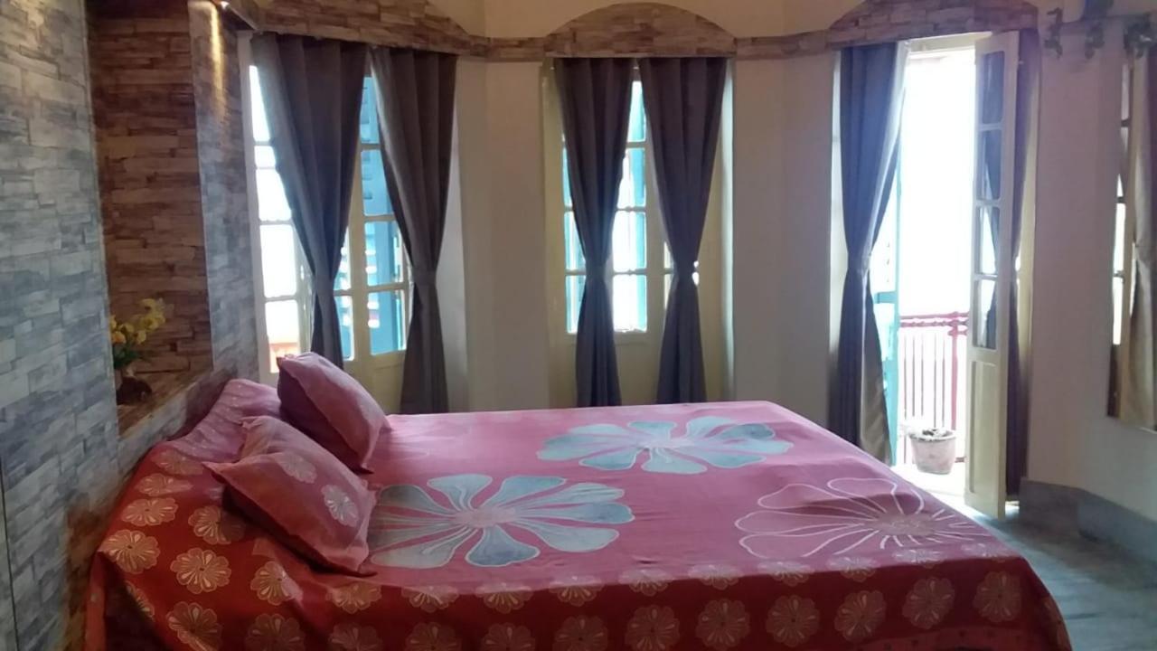 Shiva Ganges View Guest House Varanasi Bagian luar foto